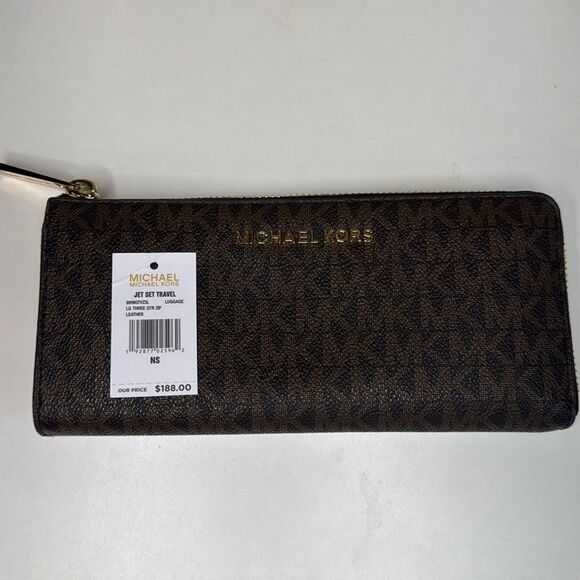 Michael Kors Brown Wallet 
JET SET TRAVEL
LEATHER
Brand new - Picture 1 of 9